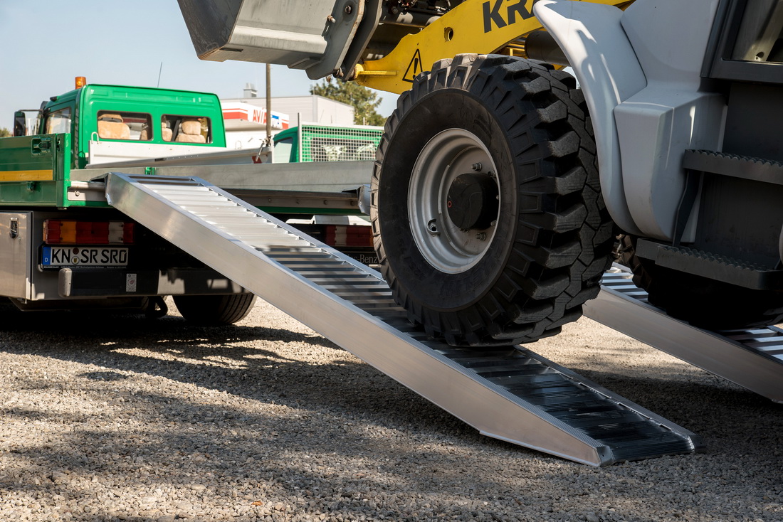 ALTEC Laderampe Typ AVS 80 mit Rand – Bild 7